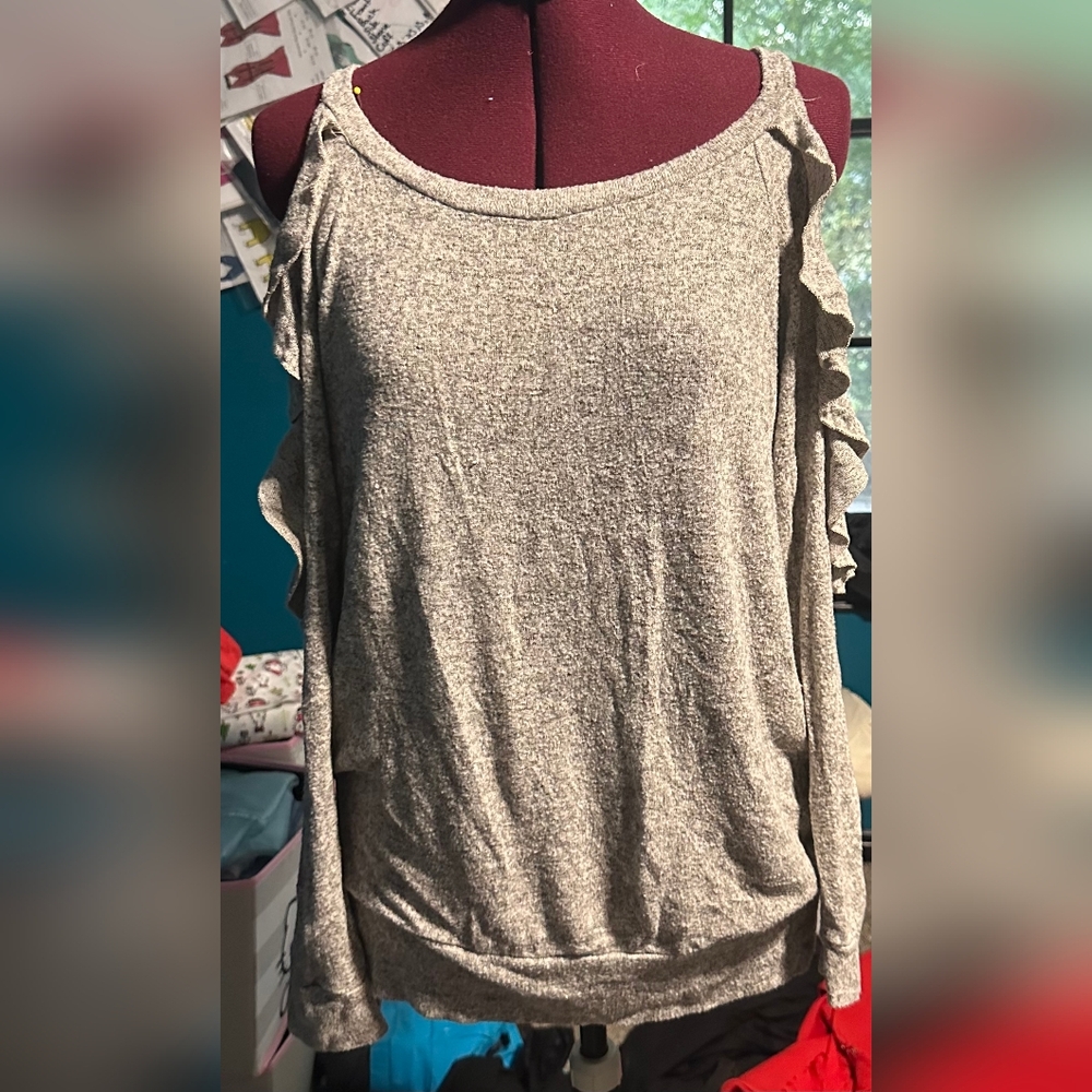 7 Sweaters - image 5